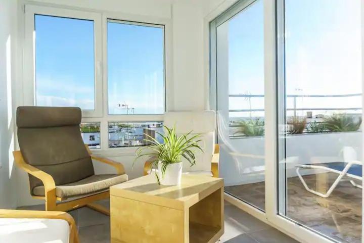 Apartamento Con Terraza Vistas Al Mar. コニル・デ・ラ・フロンテラ エクステリア 写真