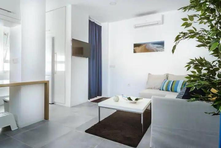 Apartamento Con Terraza Vistas Al Mar. コニル・デ・ラ・フロンテラ エクステリア 写真