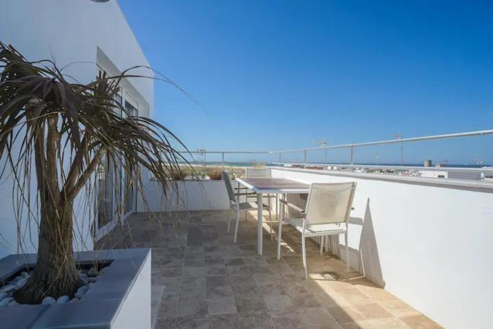 Apartamento Con Terraza Vistas Al Mar. コニル・デ・ラ・フロンテラ エクステリア 写真