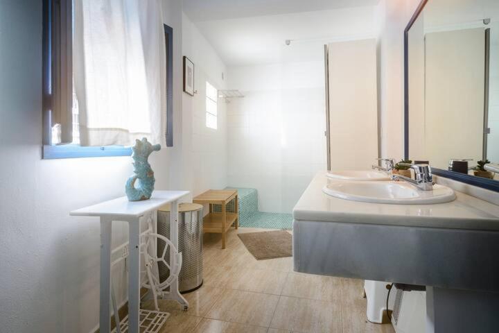 Apartamento Con Terraza Vistas Al Mar. コニル・デ・ラ・フロンテラ エクステリア 写真
