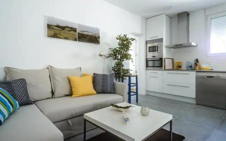 Apartamento Con Terraza Vistas Al Mar. コニル・デ・ラ・フロンテラ エクステリア 写真